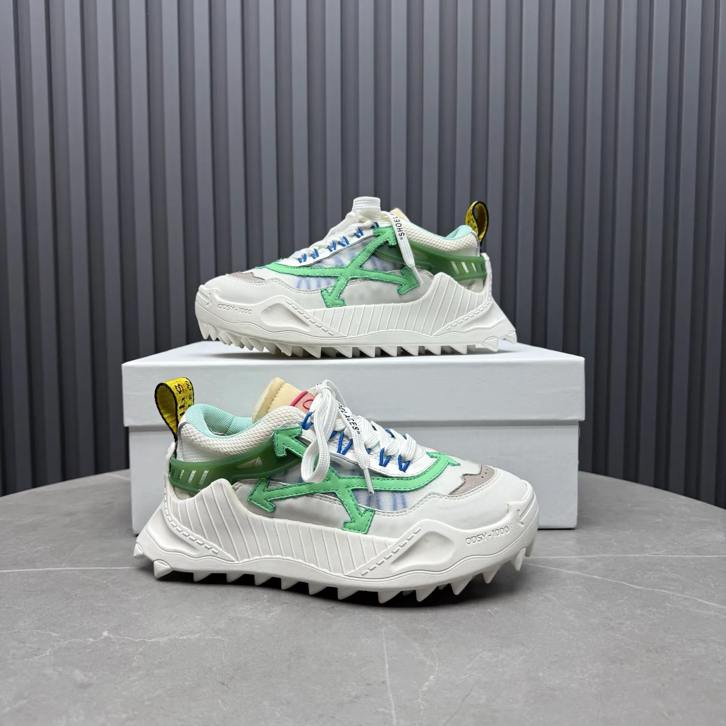 P680 OFF WHITE⚡️Couple style⚡️ Size: 35-40 women’s style 39-46 men’s style